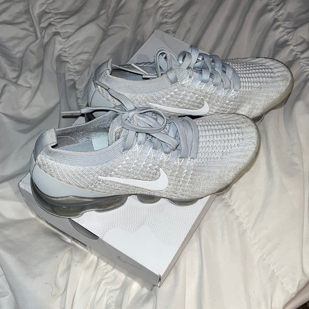Vapor max size 7 womens